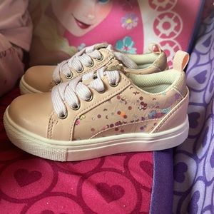 1 paire de Chaussure Tag petite fille grandeur 8 rose pâle